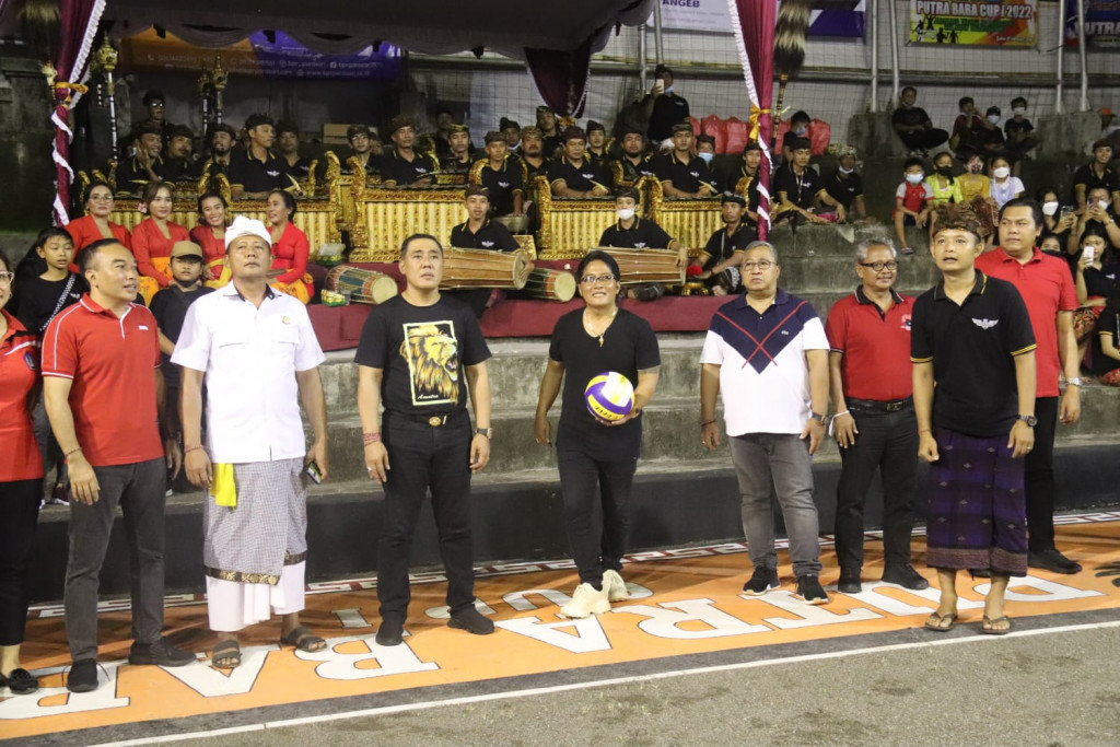 Bupati Giri Prasta Buka Turnamen Bola Voli Putra Baba Cup I